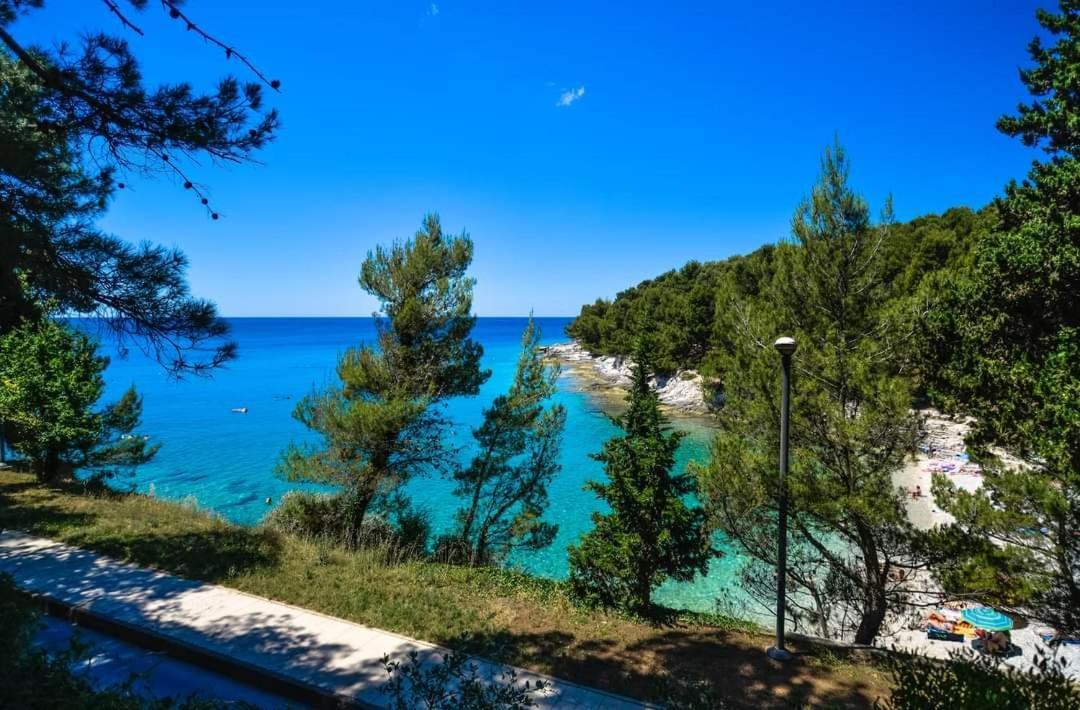 Apartment Nora Near The Beach Pula Exterior photo